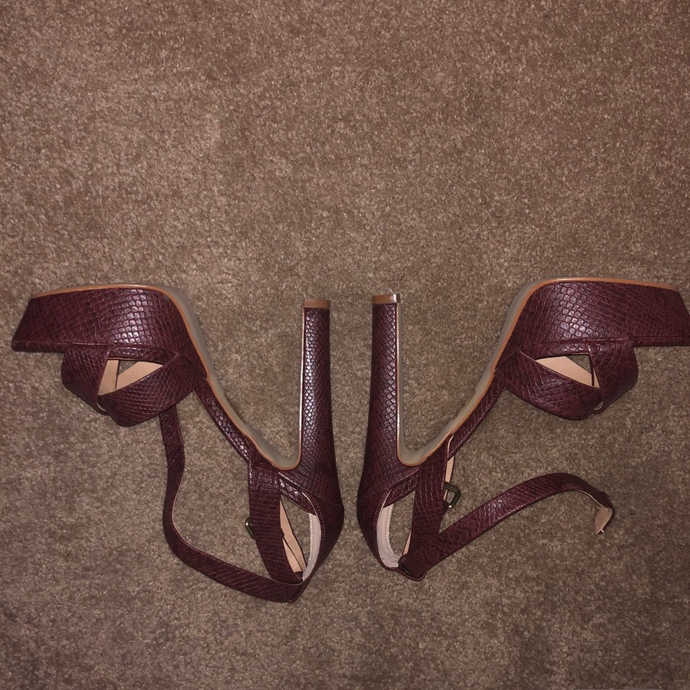 Shoes - Picture 5 of 6